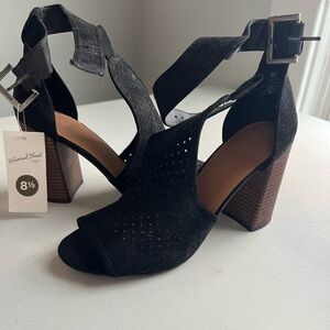 Brand new sandal heels